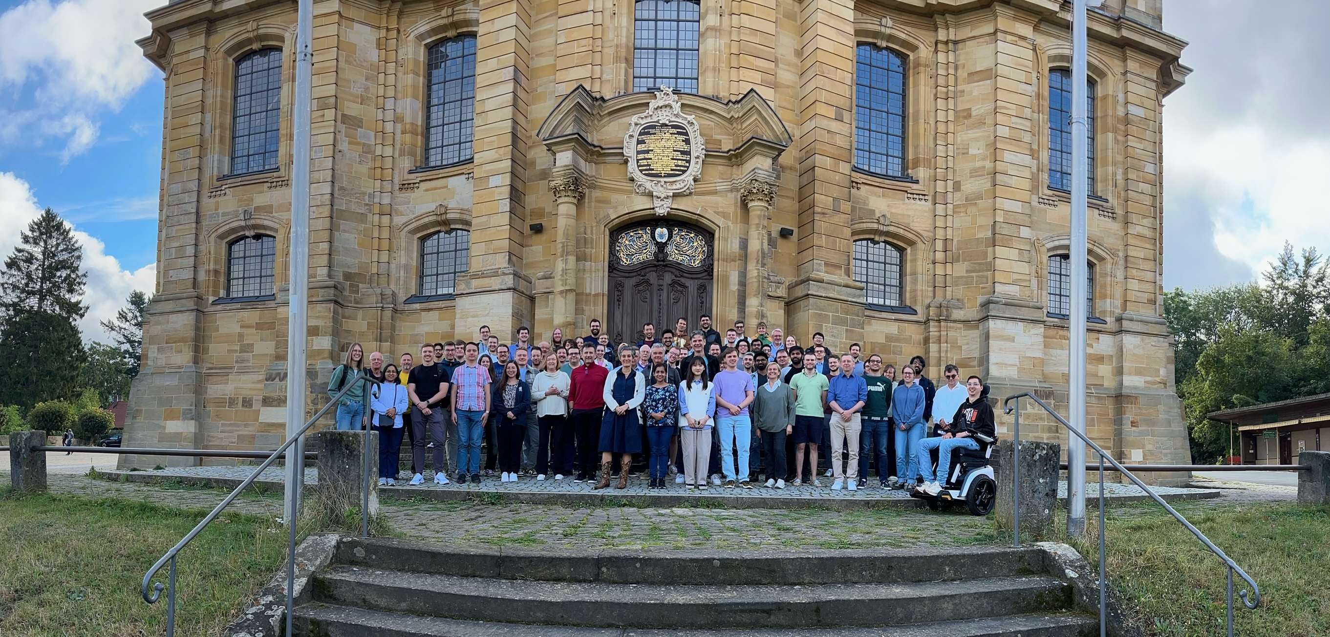 Gruppenfoto der deutschen ALICE Gruppe vor der Basilika Vierzehnheiligen in Bad Staffelstein