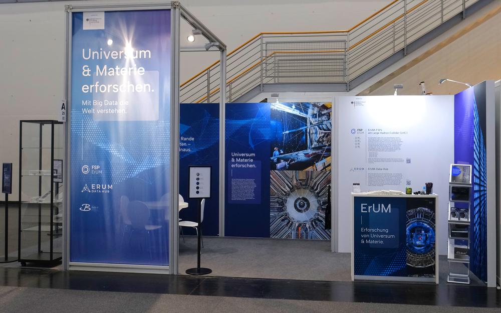 Messestand von vorne